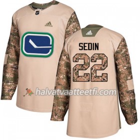 Miesten NHL Vancouver Canucks Pelipaita Daniel Sedin 22 Adidas 2017-2018 Camo Veterans Day Practice Authentic